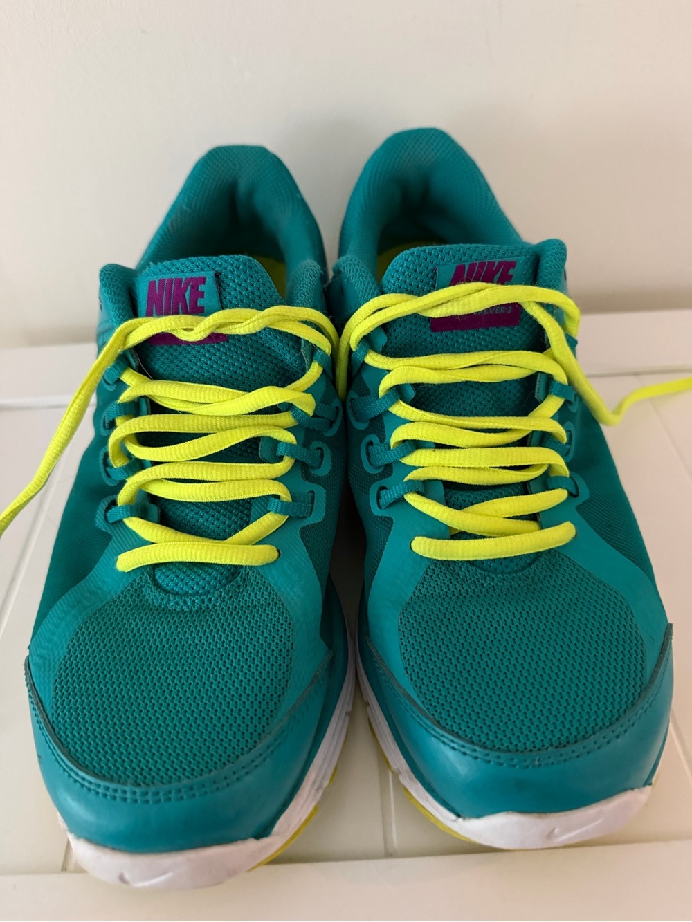 Nike Teal lunarlon Athletic Shoes with Neon Yellow Laces 8.5